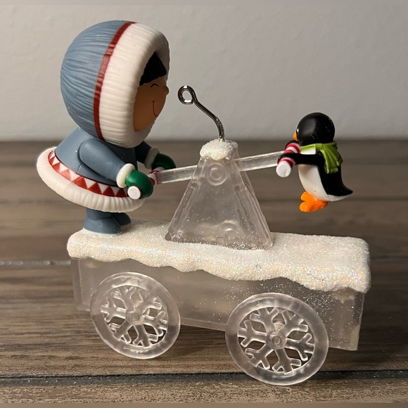 Hallmark Keepsake Ornament NEW 2021 Handcar High Jinks” Frosty & his penguin pal - Picture 6 of 10